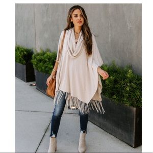 VICI Novia Fringe Poncho 💕💕